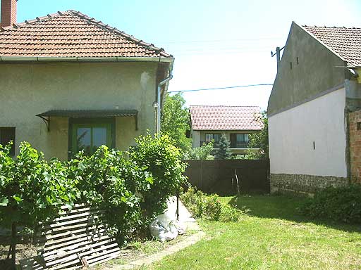 Battonya - Eladott/Kiadott - Családiház