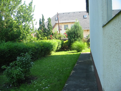 Szentendre - Felfüggesztve - Családiház