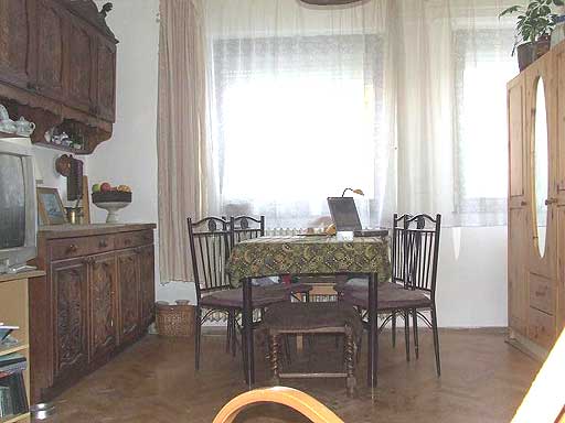 Szentendre - Elad� - Sorh�z
